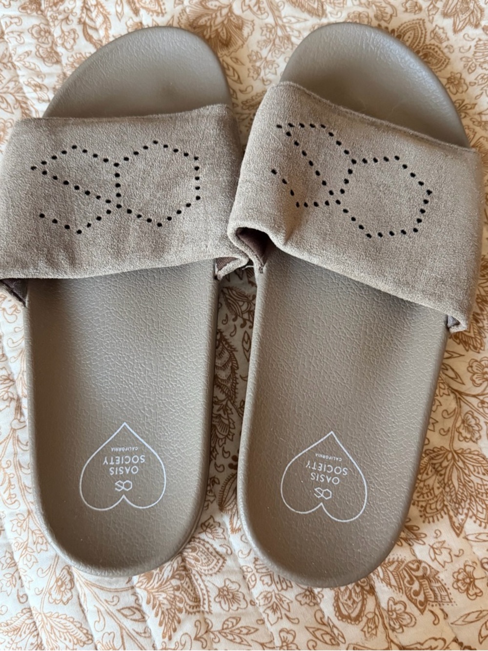 Oasis Society Women's Taupe Slide Sandals